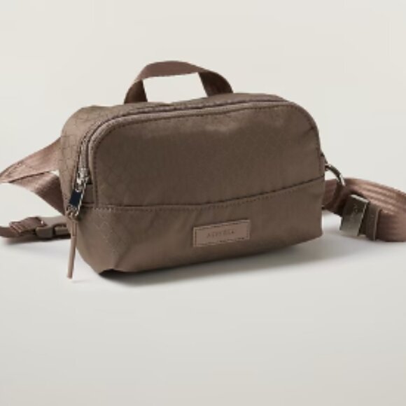 Athleta Excursion Crossbody Belt Bag - Picture 1 of 3